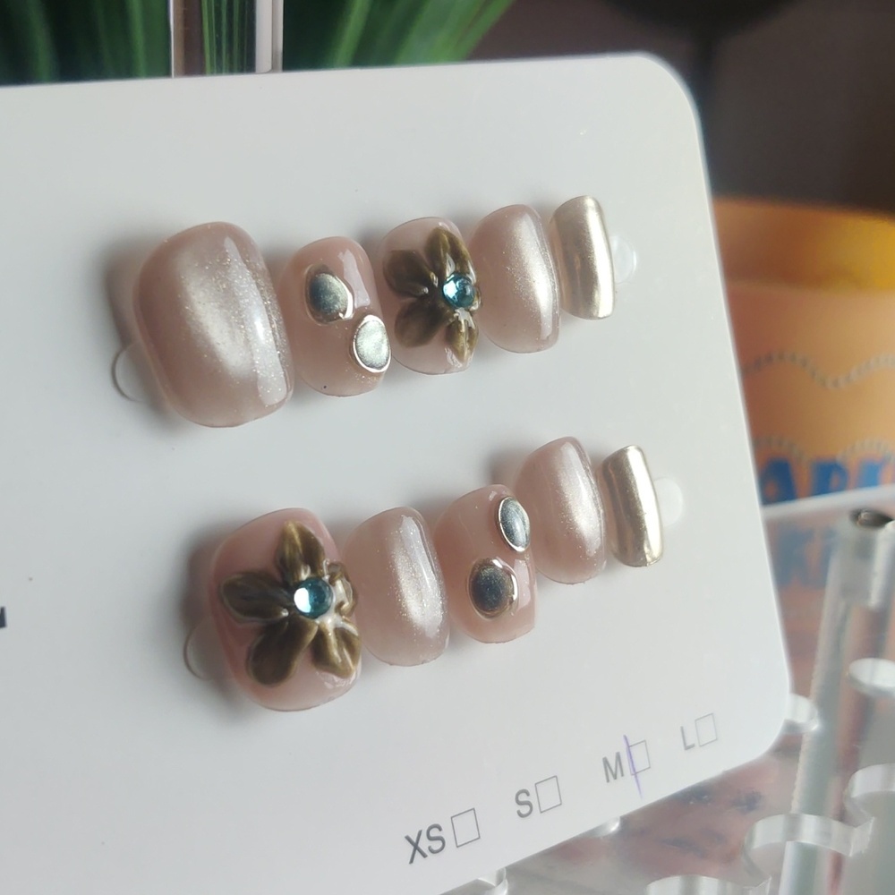 Short nude square nails with gold flower